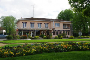 Гостиница Hotel Restaurant L'Ecureuil  Сен-Поль-Ан-Борн